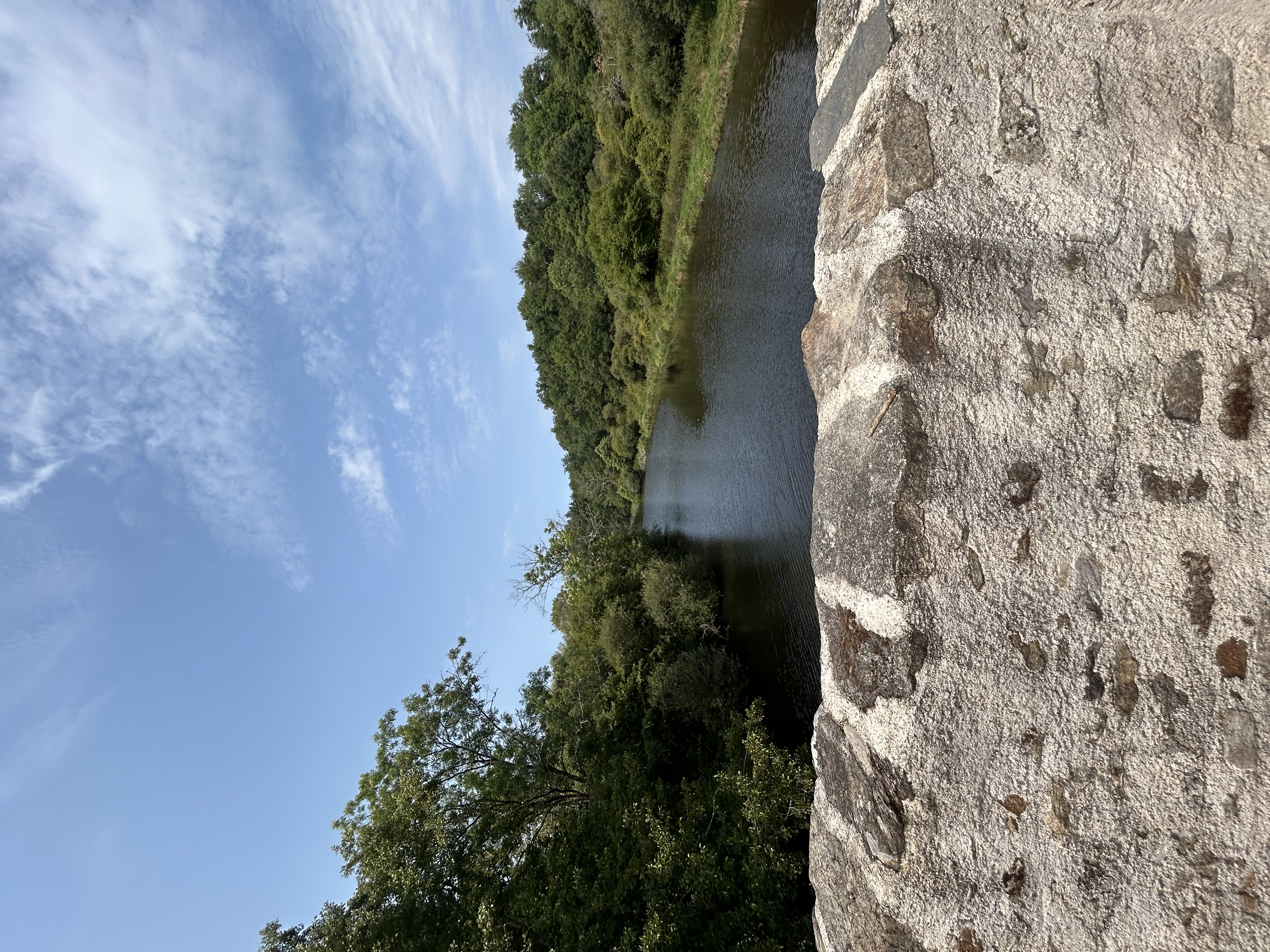 Halte à vélo au bord de l'eau